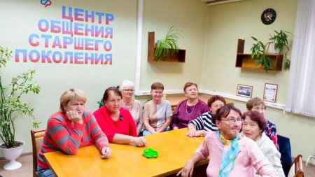 "Угадай мелодию" с песнями о войне: Встреча в центре общения объединила поколения.