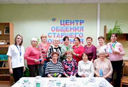 "Угадай мелодию" с песнями о войне: Встреча в центре общения объединила поколения.