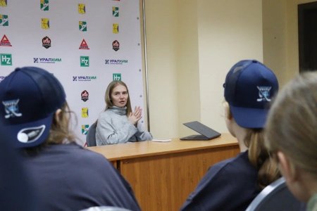 Хоккеистки из семи регионов Приволжья поборются за победу в турнире «Хрустальная тиара»
